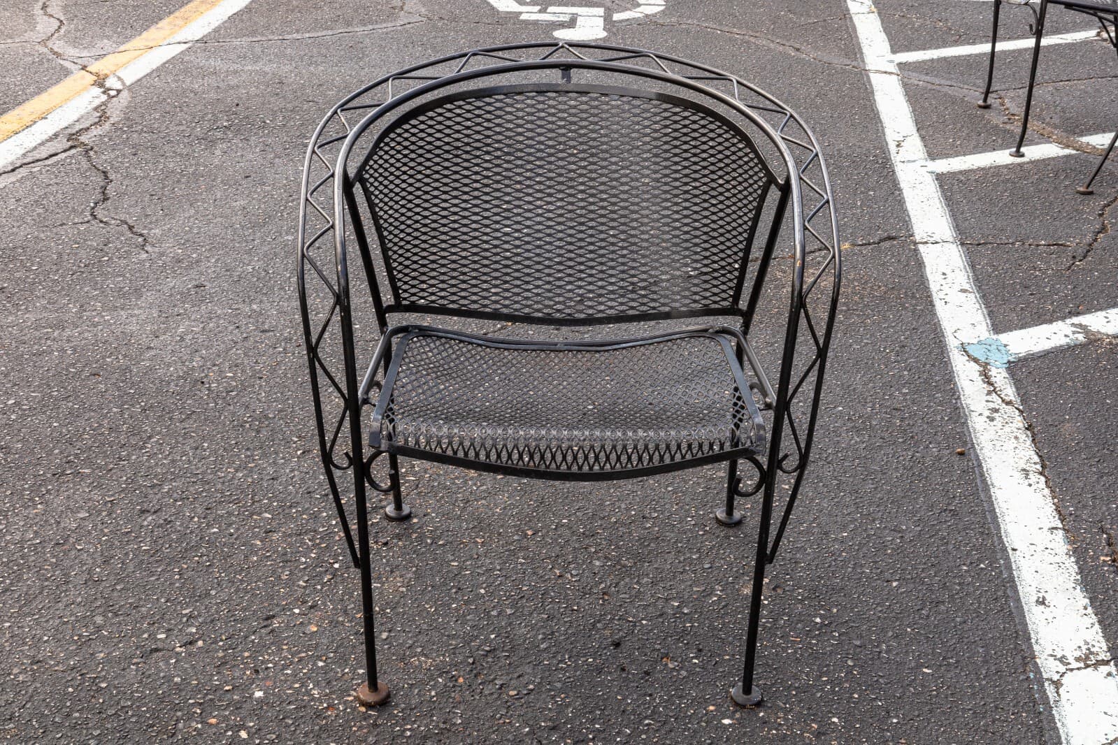 Vintage Russell Woodard Black Wrought Iron Patio Set with Table and 4 Chairs - Thumbnail 8