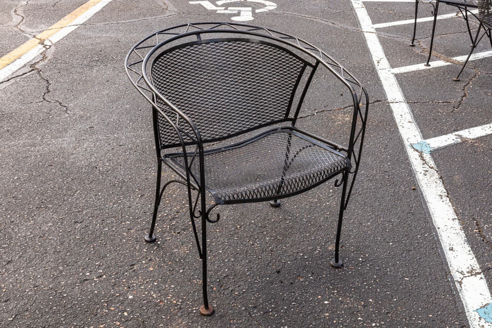 Vintage Russell Woodard Black Wrought Iron Patio Set with Table and 4 Chairs - Thumbnail 7
