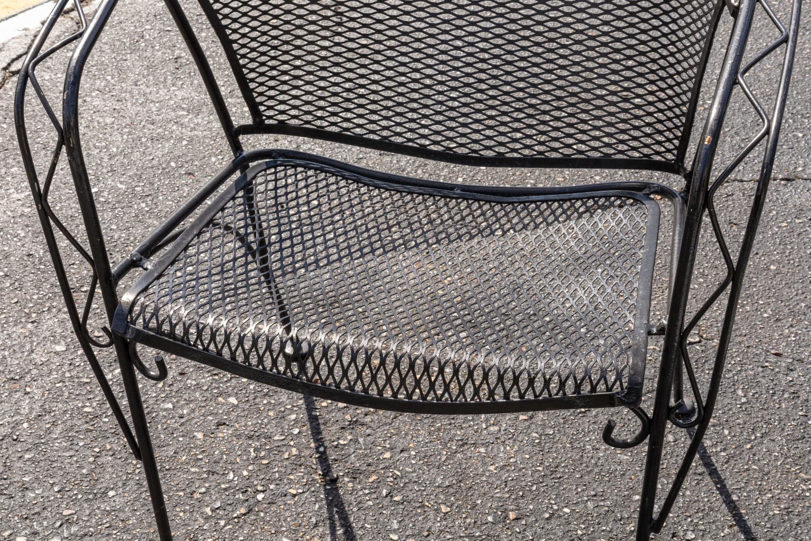 Vintage Russell Woodard Black Wrought Iron Patio Set with Table and 4 Chairs - Thumbnail 11