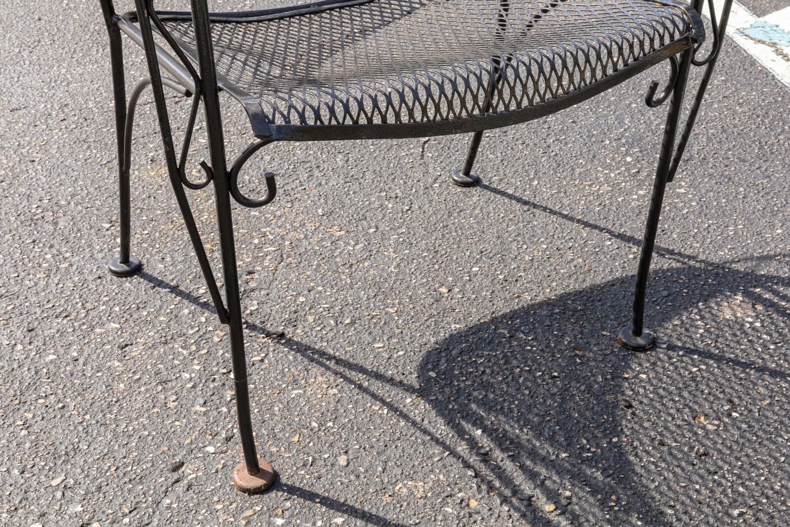 Vintage Russell Woodard Black Wrought Iron Patio Set with Table and 4 Chairs - Thumbnail 13