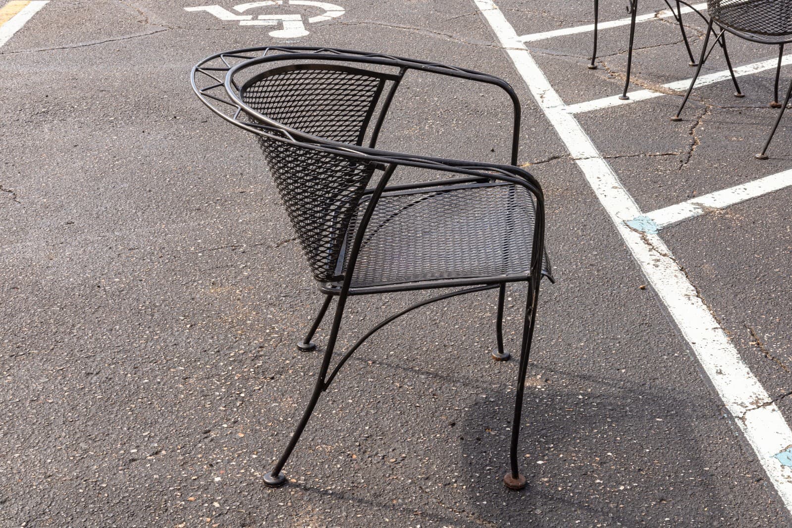 Vintage Russell Woodard Black Wrought Iron Patio Set with Table and 4 Chairs - Thumbnail 9