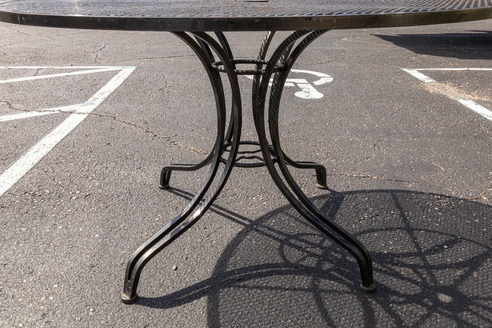 Vintage Russell Woodard Black Wrought Iron Patio Set with Table and 4 Chairs - Thumbnail 4