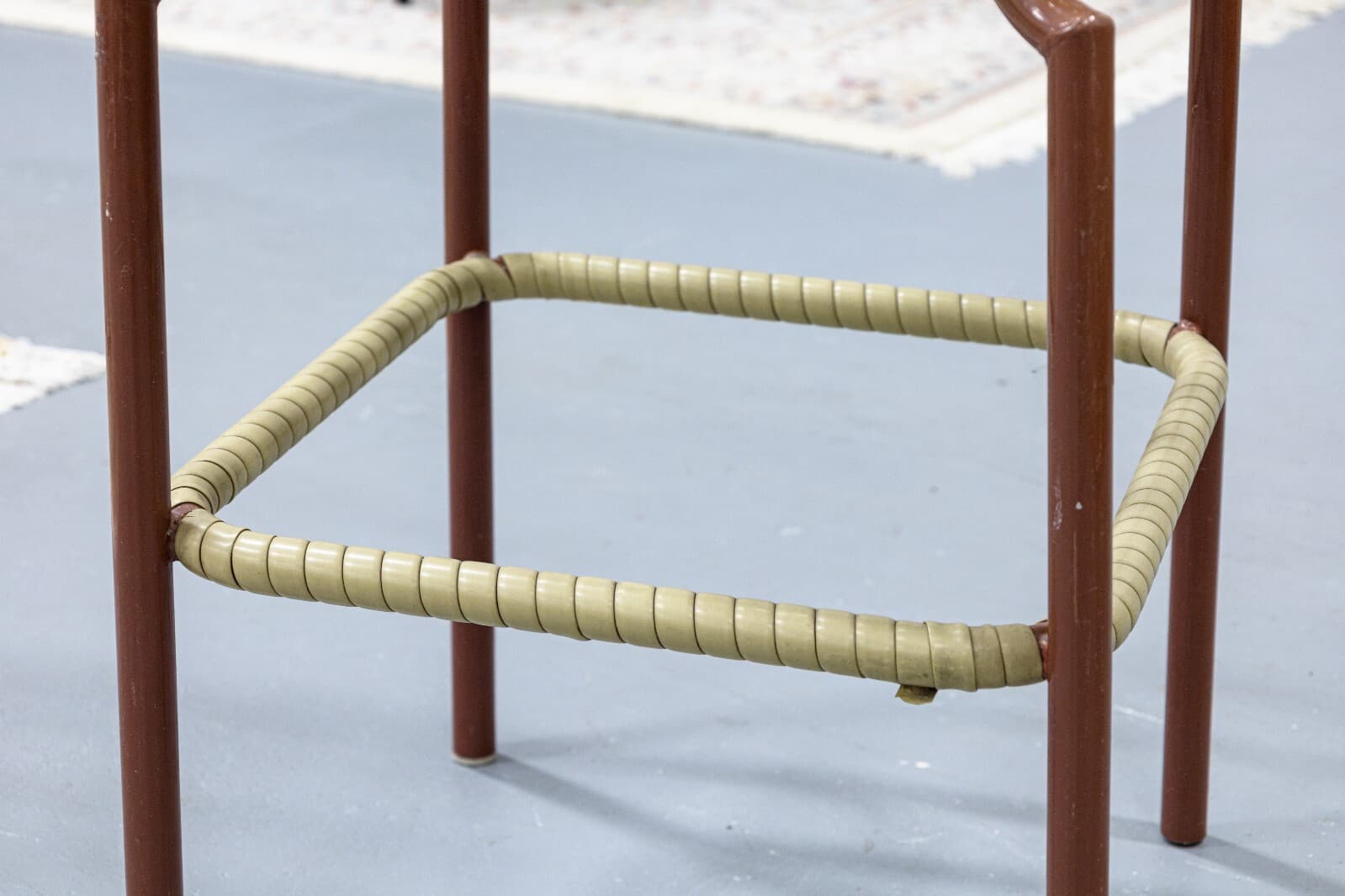 Set of 4 Vintage Tropitone Brown and Beige Woven Vinyl Seat Outdoor Patio Stools - Thumbnail 7