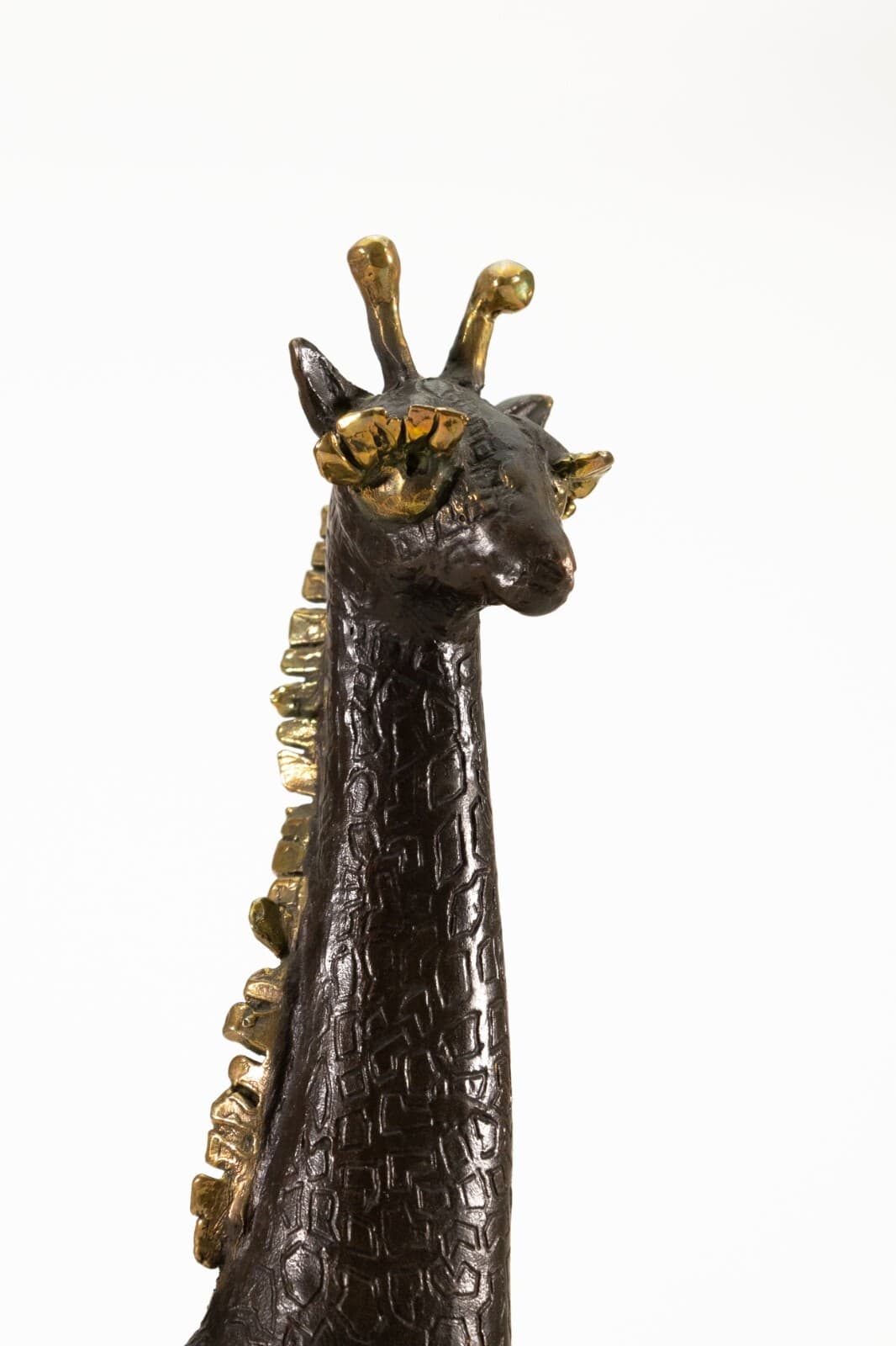 Modern Brutalist Fashionista Giraffe Cast Metal Sculpture Signed G.G. 1970s - Thumbnail 4