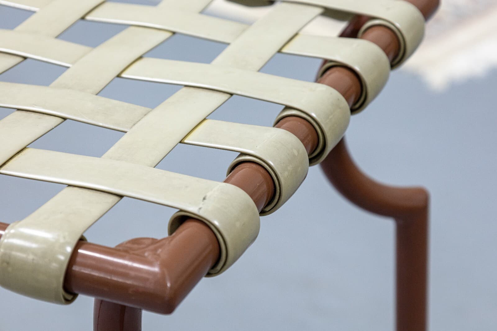 Set of 4 Vintage Tropitone Brown and Beige Woven Vinyl Seat Outdoor Patio Stools - Thumbnail 5