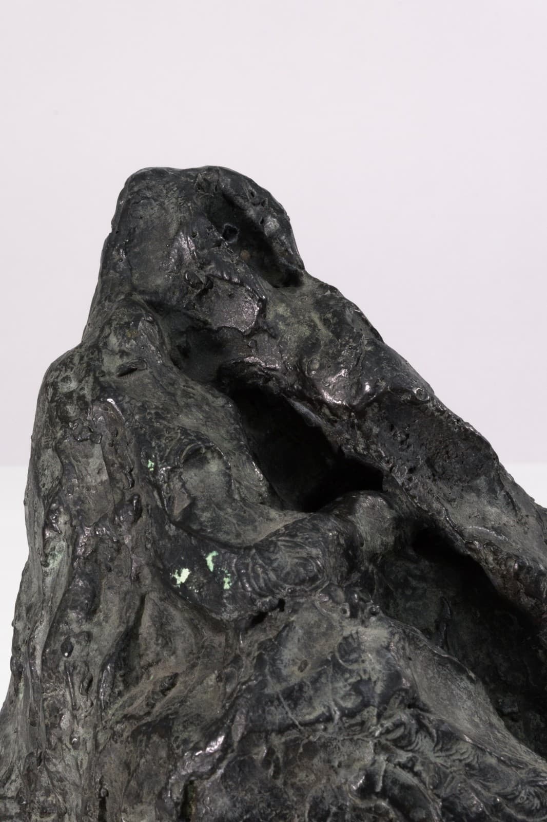 Richard Kozlow - Spectre (Green), 1996 Modern Bronze Sculpture On Cement Base - Thumbnail 5