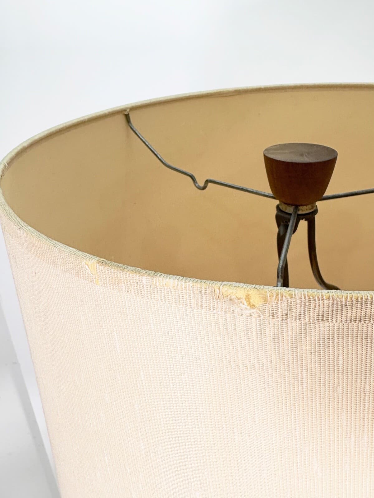 Jane and Gordon Martz Ceramic and Walnut Mid Century Modern 1960s Table Lamp - Thumbnail 9