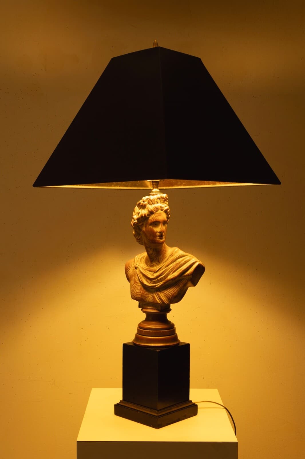 Pair Of French Neoclassical Daphne & Apollo Oak Lamps - Thumbnail 6