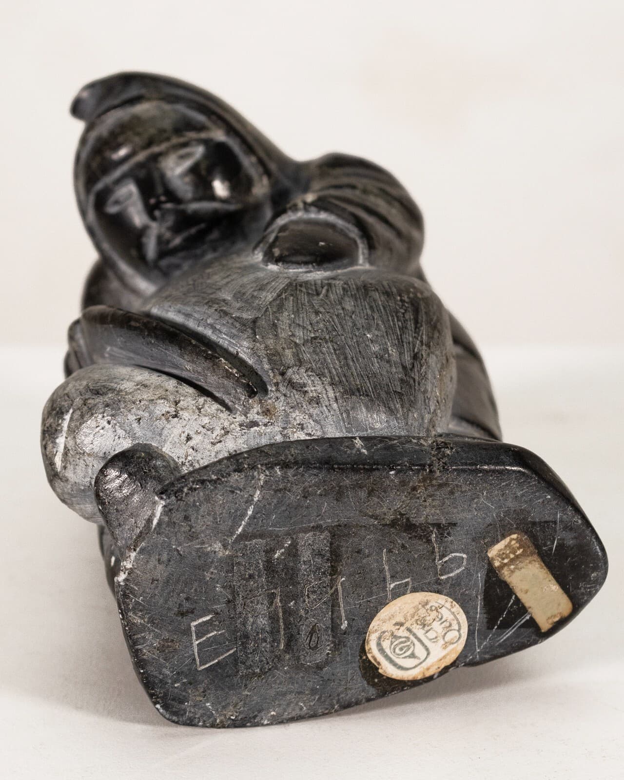 Inuit Hunter Signed Hand-Carved Soapstone Nutaraluk Uilia Iyaituk 1943 - Thumbnail 6
