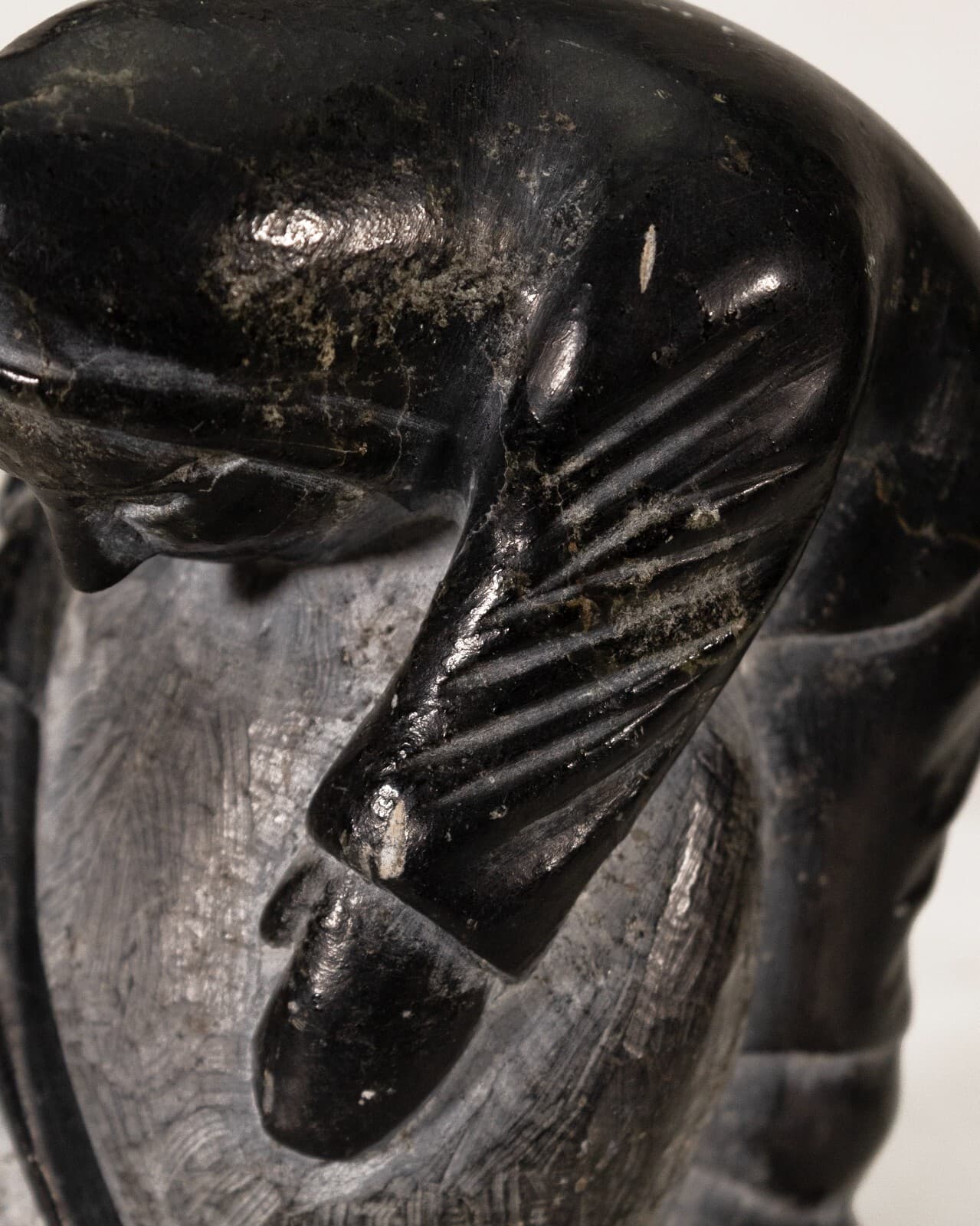 Inuit Hunter Signed Hand-Carved Soapstone Nutaraluk Uilia Iyaituk 1943 - Thumbnail 7