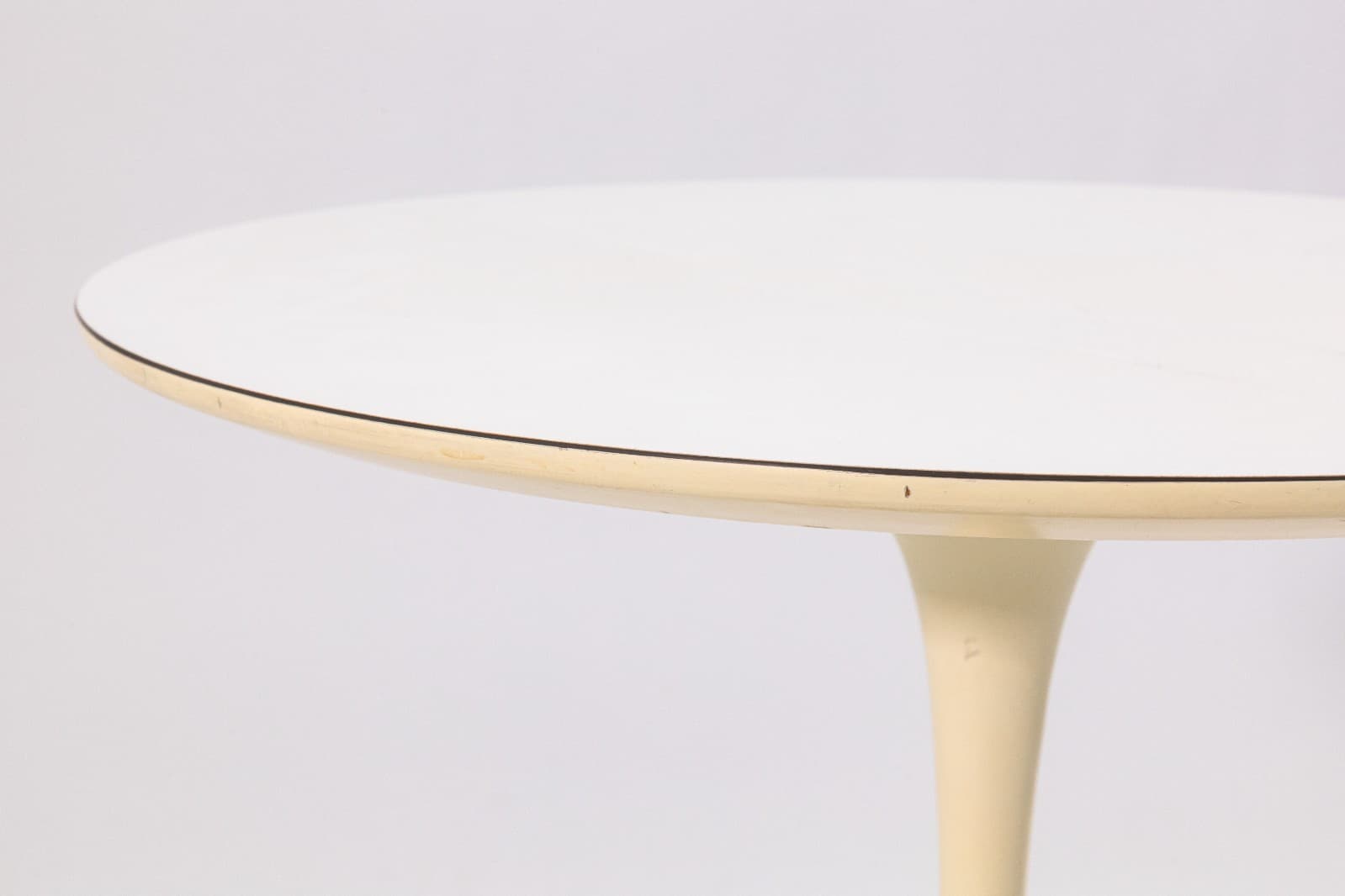 Eero Saarinen for Knoll Tulip Side Table (20” Top) c. 1950s Mid-Century Modern - Thumbnail 4