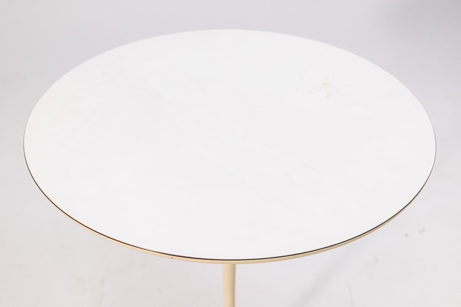 Eero Saarinen for Knoll Tulip Side Table (20” Top) c. 1950s Mid-Century Modern - Thumbnail 3