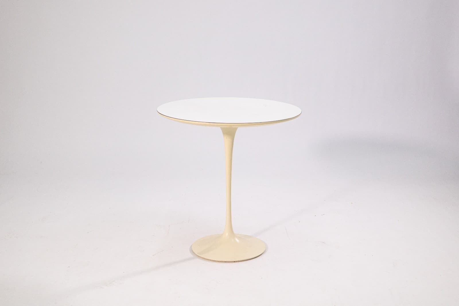 Eero Saarinen for Knoll Tulip Side Table (20” Top) c. 1950s Mid-Century Modern - Thumbnail 2