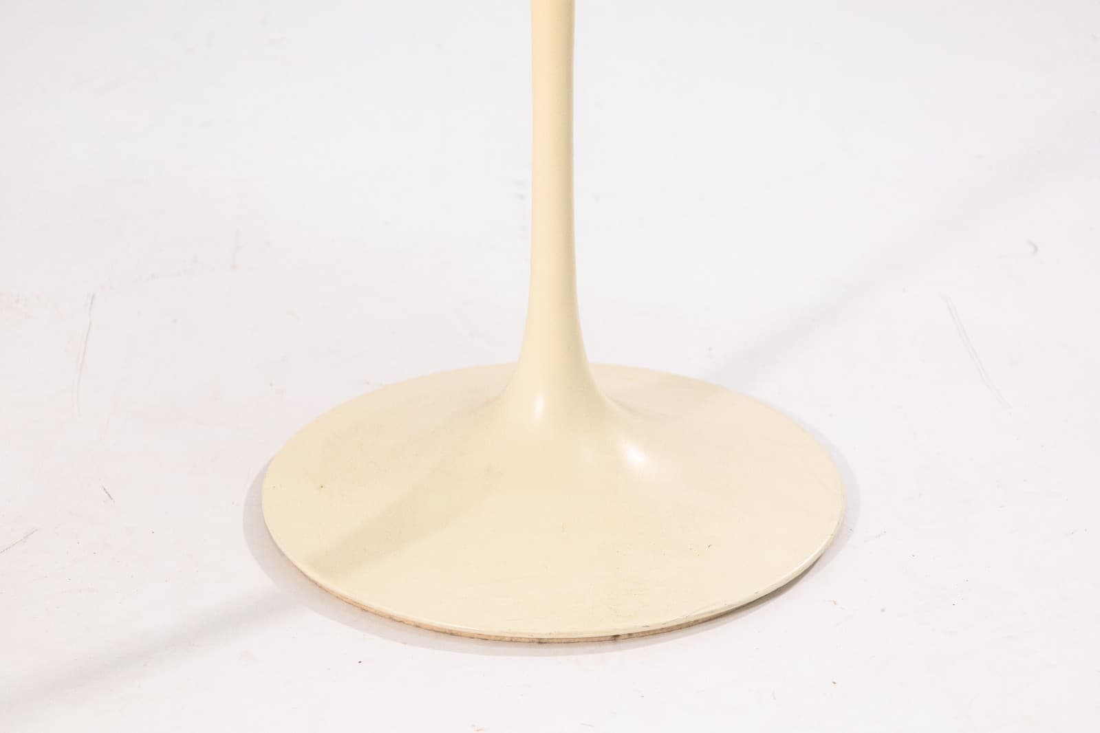 Eero Saarinen for Knoll Tulip Side Table (20” Top) c. 1950s Mid-Century Modern - Thumbnail 5