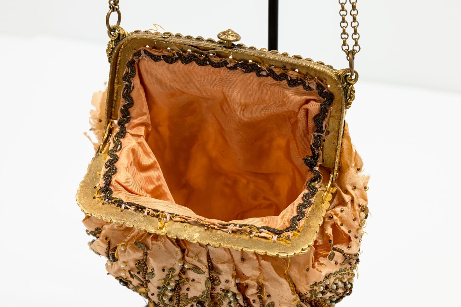 Lillian Gish’s Personal Collection Vintage Beaded Silk Evening Purse - Thumbnail 7