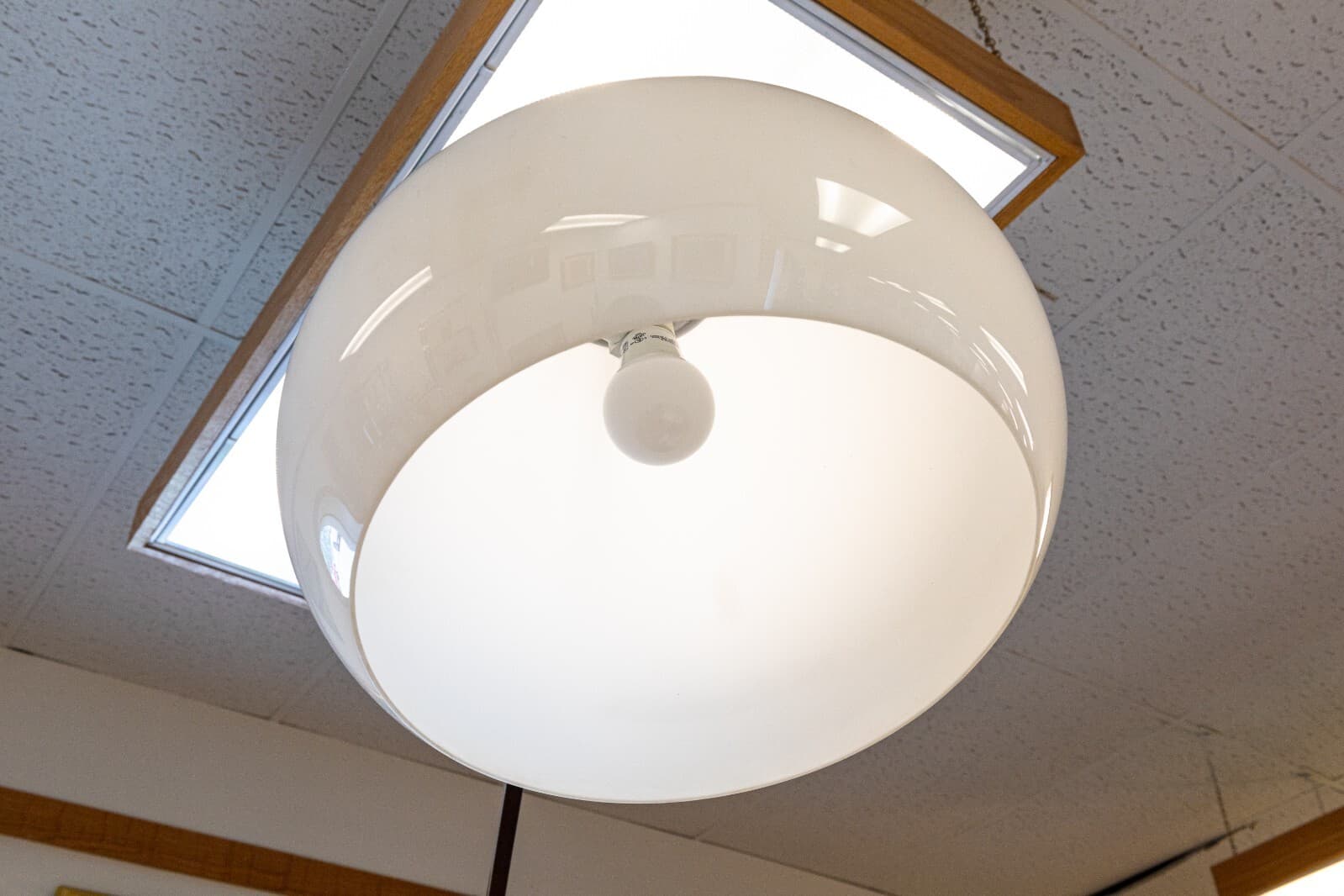 1970s Italian White Acrylic Shade Chrome Frame and Marble Base Arc Floor Lamp - Thumbnail 4