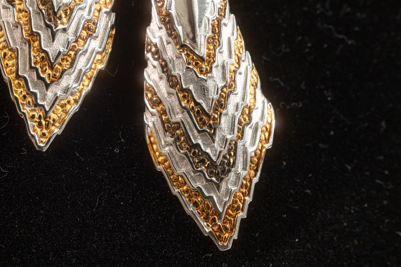 Pair of Vintage 1980s Erte Silver and 14K Yellow Gold Two Toned Feather Earrings - Thumbnail 3