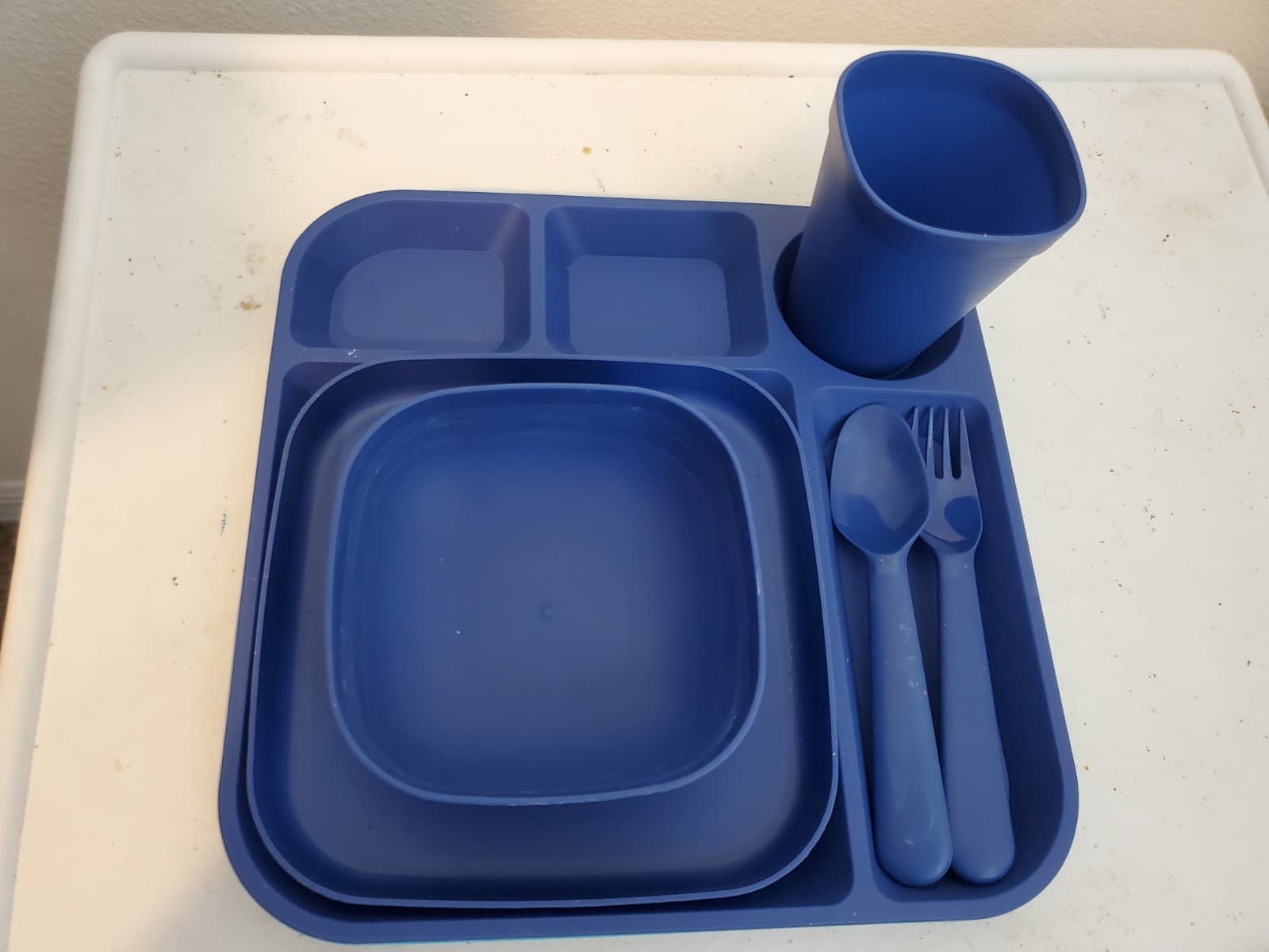 Your Zone Kids Dinnerware Set  24-Piece Plastic Plates  Bowls  Cups & Utensils  Multicolor - Thumbnail 5