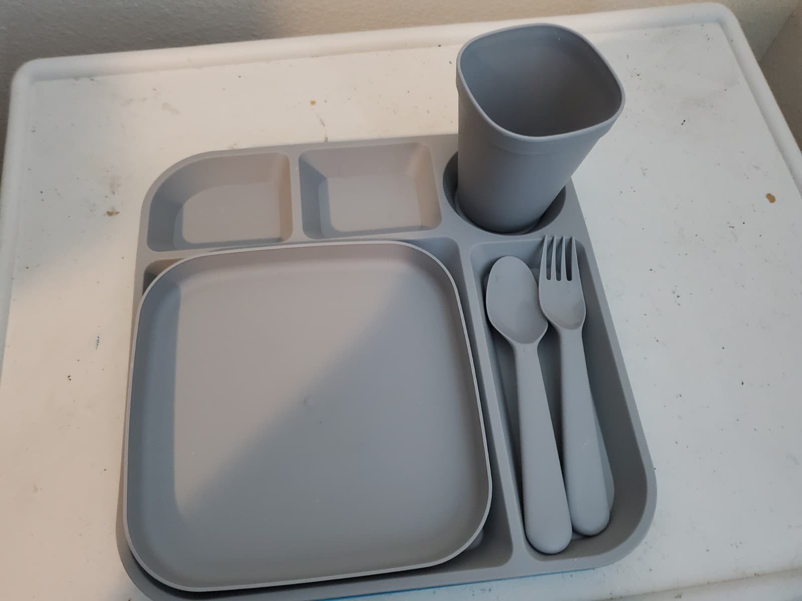 Your Zone Kids Dinnerware Set  24-Piece Plastic Plates  Bowls  Cups & Utensils  Multicolor - Thumbnail 4
