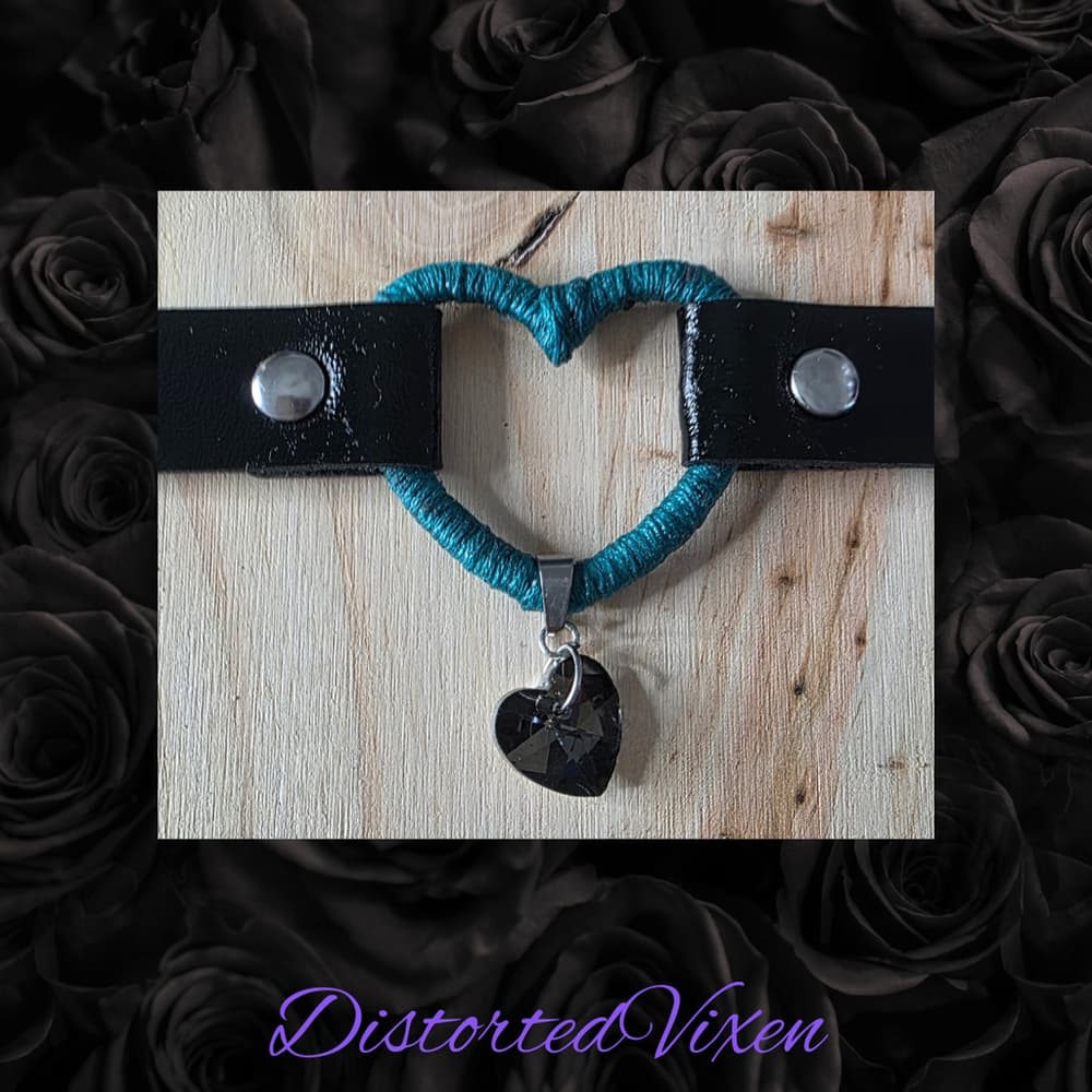 Smoky Heart Choker Necklace – Black Faux Leather Adjustable Collar with Teal Wra - Thumbnail 6