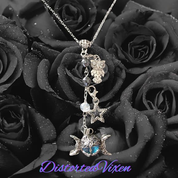 Hematite Triple Moon Goddess Necklace - Goth Witchy Ritual Jewelry - Blue Moon - Thumbnail 7