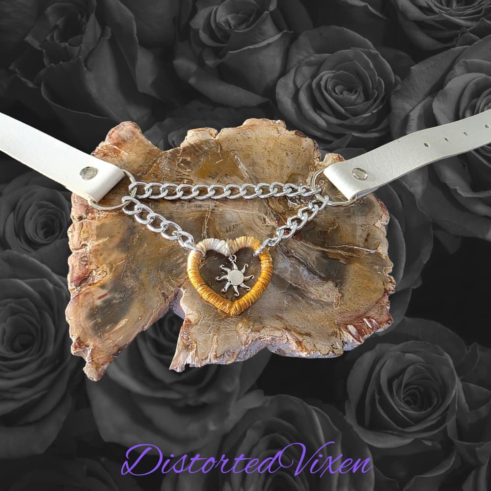 Gold & White Ombre Heart Choker Necklace – Faux Leather with Sun Charm, Romantic - Thumbnail 10