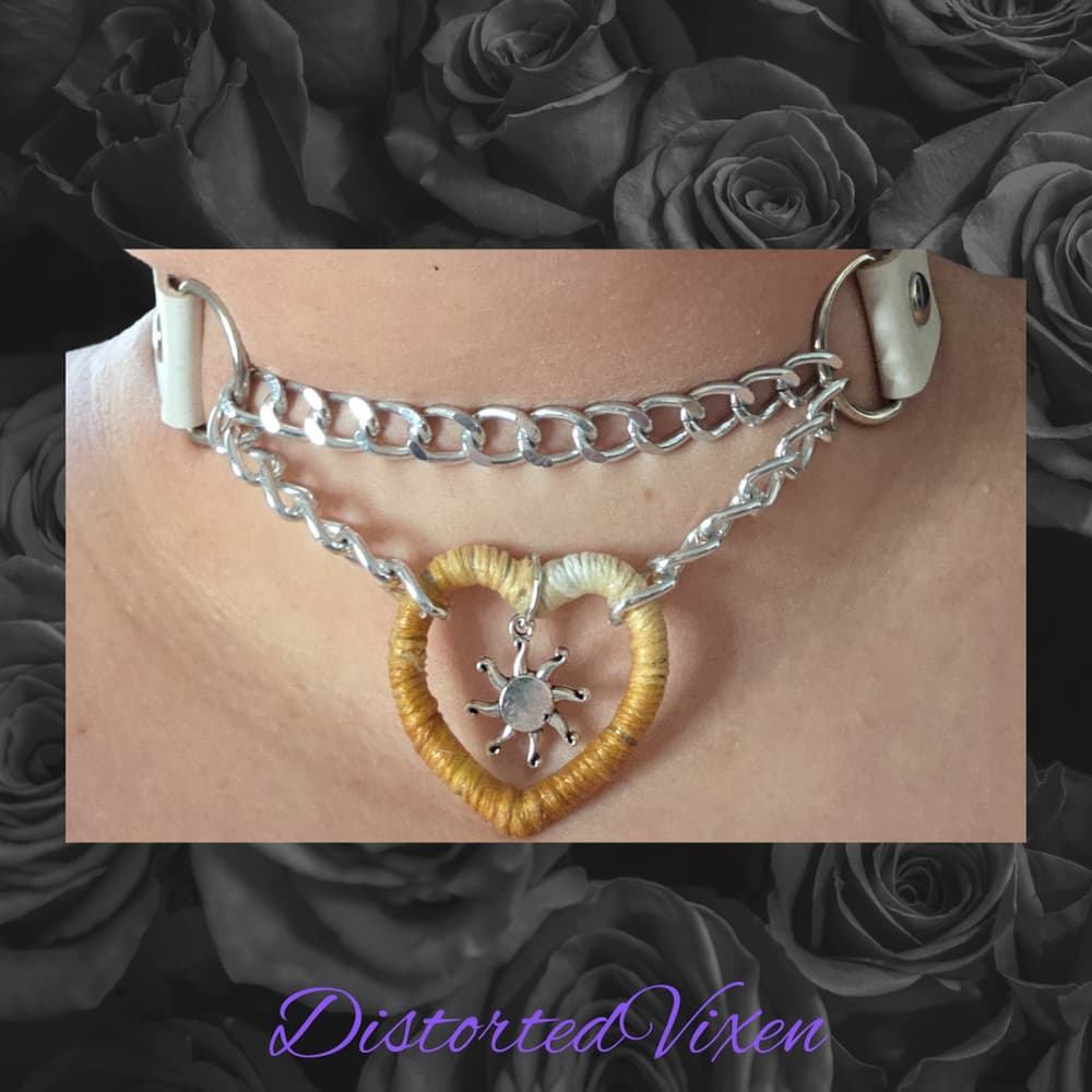 Gold & White Ombre Heart Choker Necklace – Faux Leather with Sun Charm, Romantic - Thumbnail 9