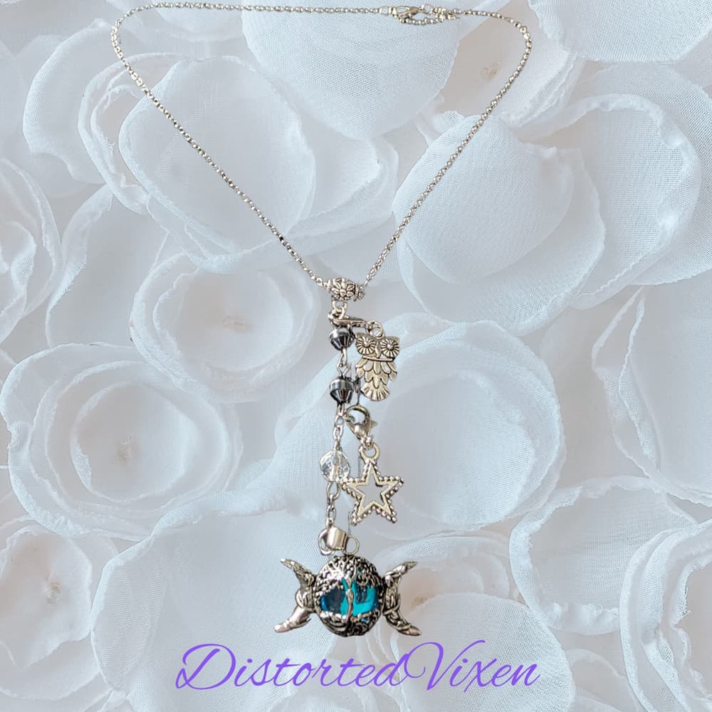 Hematite Triple Moon Goddess Necklace - Goth Witchy Ritual Jewelry - Blue Moon - Thumbnail 3