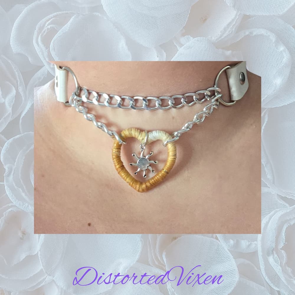 Gold & White Ombre Heart Choker Necklace – Faux Leather with Sun Charm, Romantic - Thumbnail 4