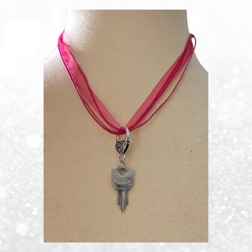 Pink Key Charm Necklace, Silver Key Pendant Jewelry, Aesthetic Key choker collar - Thumbnail 6