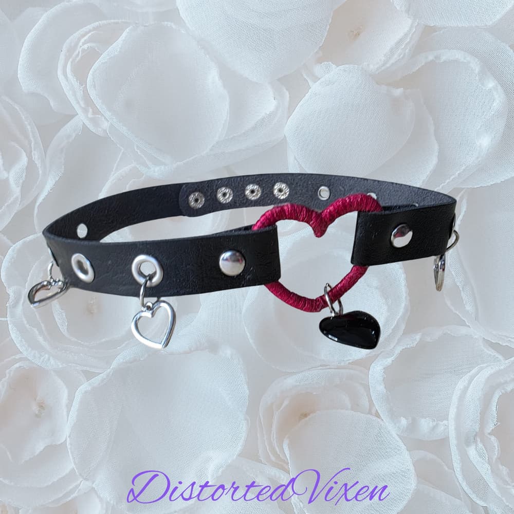 Red Wrapped Heart Choker – Handmade Gothic Heart Charm Collar - Thumbnail 3