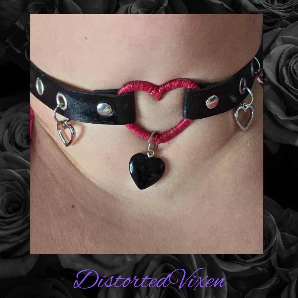 Red Wrapped Heart Choker – Handmade Gothic Heart Charm Collar - Thumbnail 5