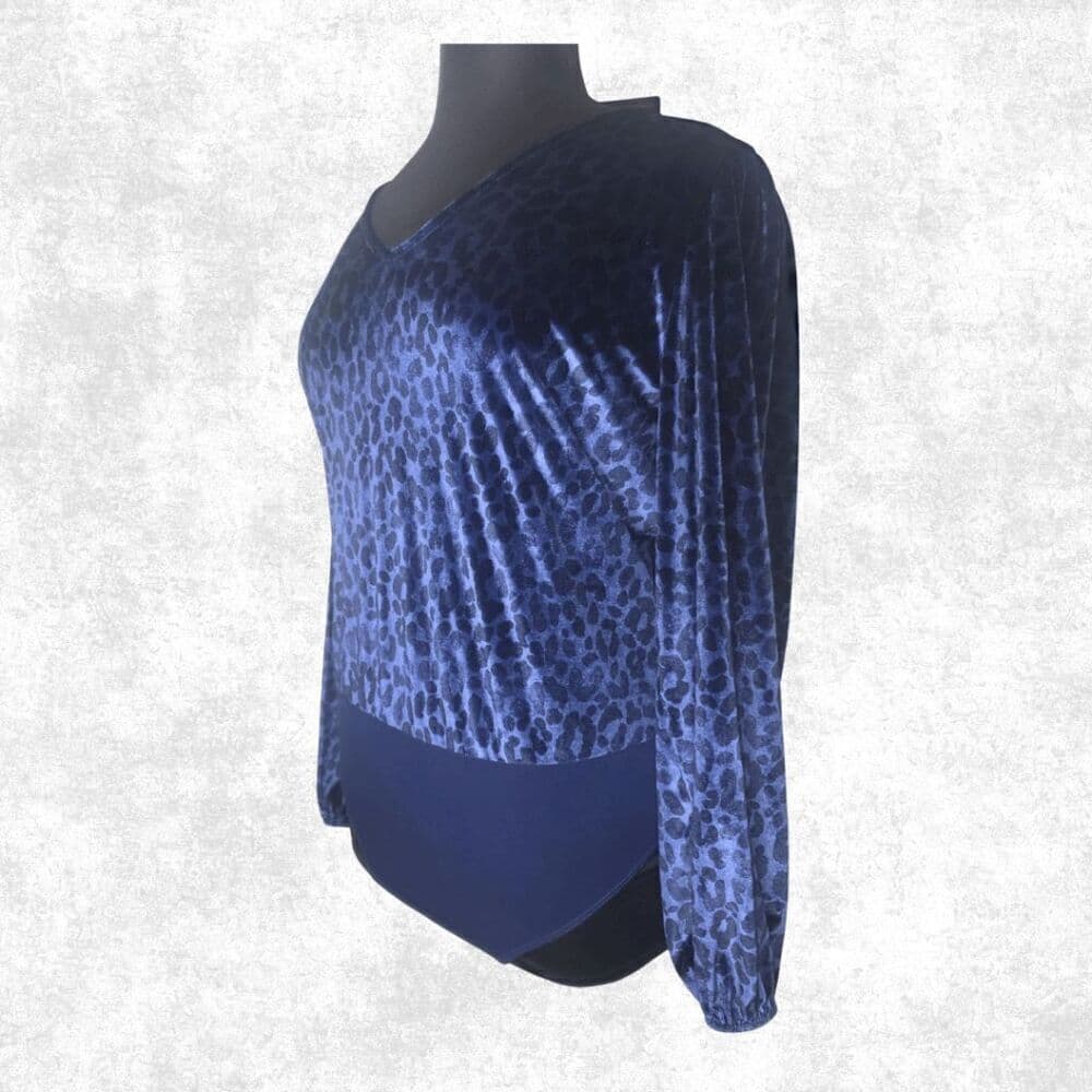 Torrid Blue Velvet Leopard Bodysuit – Size 2 (2X) Glam Grunge Vibes - Thumbnail 3