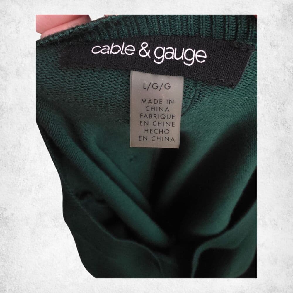 Cable & Gauge Emerald Green Button-Back Sweater – Reversible Soft Knit Top (L)