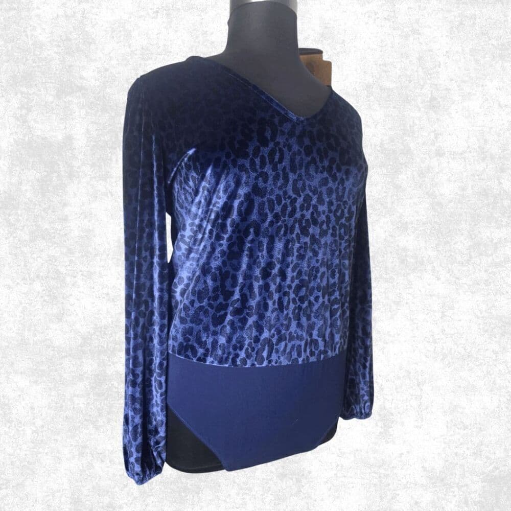 Torrid Blue Velvet Leopard Bodysuit – Size 2 (2X) Glam Grunge Vibes - Thumbnail 4