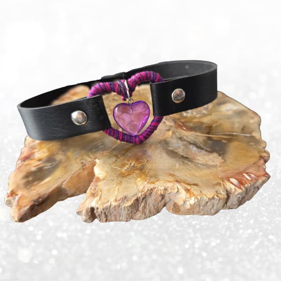 Black Leather Heart Choker - Purple & Magenta Hand-Wrapped Heart Collar - Goth - Thumbnail 7