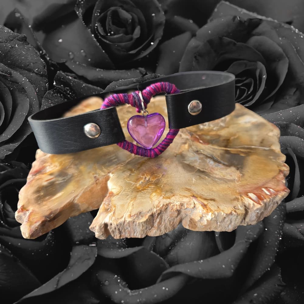 Black Leather Heart Choker - Purple & Magenta Hand-Wrapped Heart Collar - Goth - Thumbnail 3