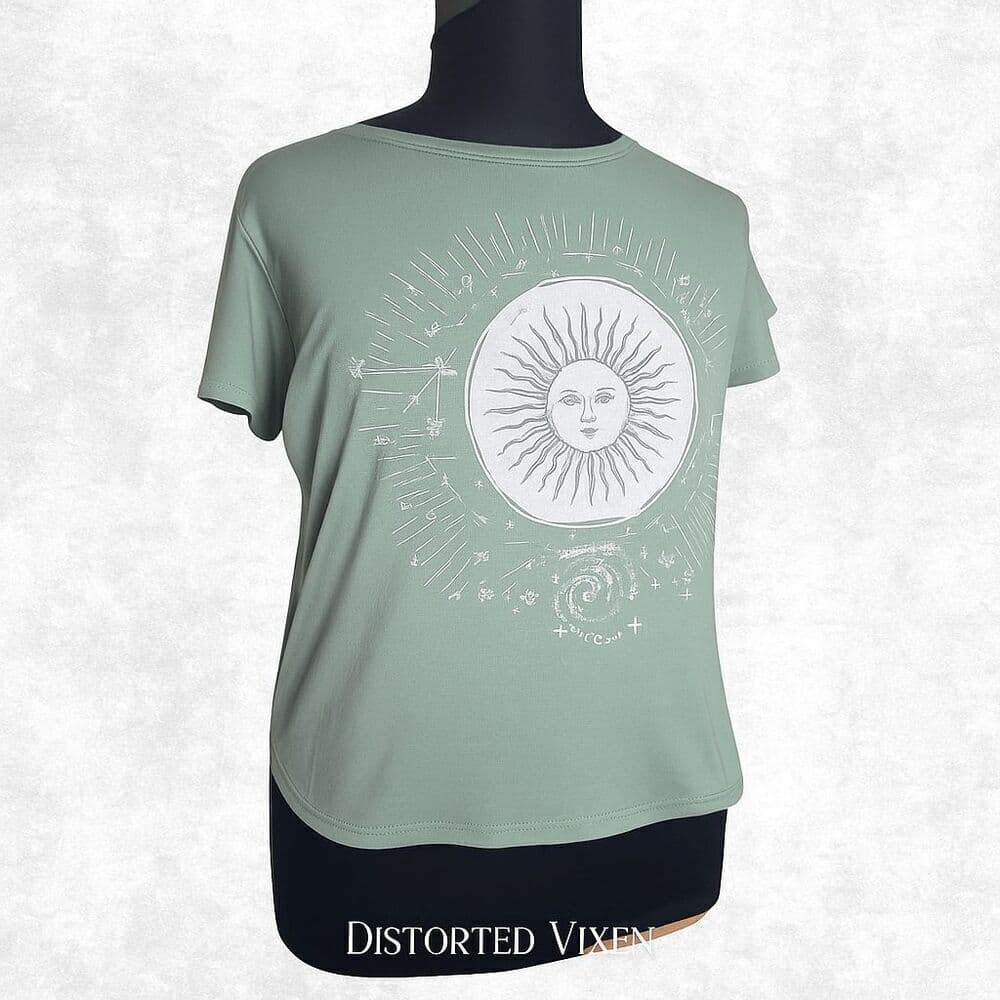 Ana & Caban Green Celestial Graphic Tee – Size 1X – Soft Alt Vibe - Thumbnail 6