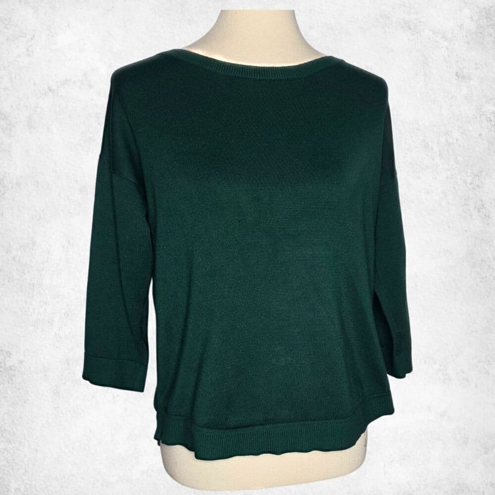 Cable & Gauge Emerald Green Button-Back Sweater – Reversible Soft Knit Top (L) - Thumbnail 2