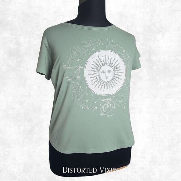 Ana & Caban Green Celestial Graphic Tee – Size 1X – Soft Alt Vibe - Thumbnail 7