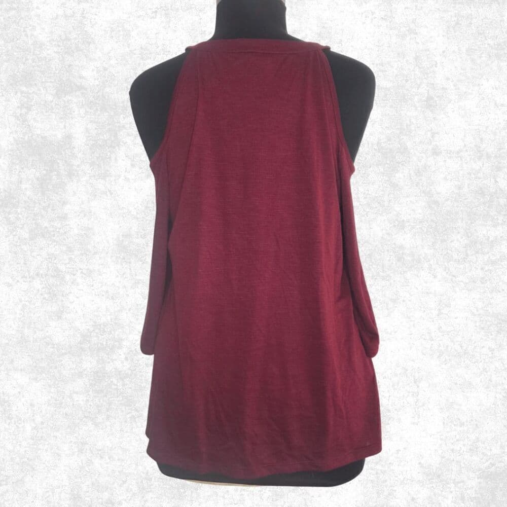 Torrid Wine Lace Cold Shoulder Top – Plus Size 1 (14–16) | Burgundy Keyhole Blou - Thumbnail 5