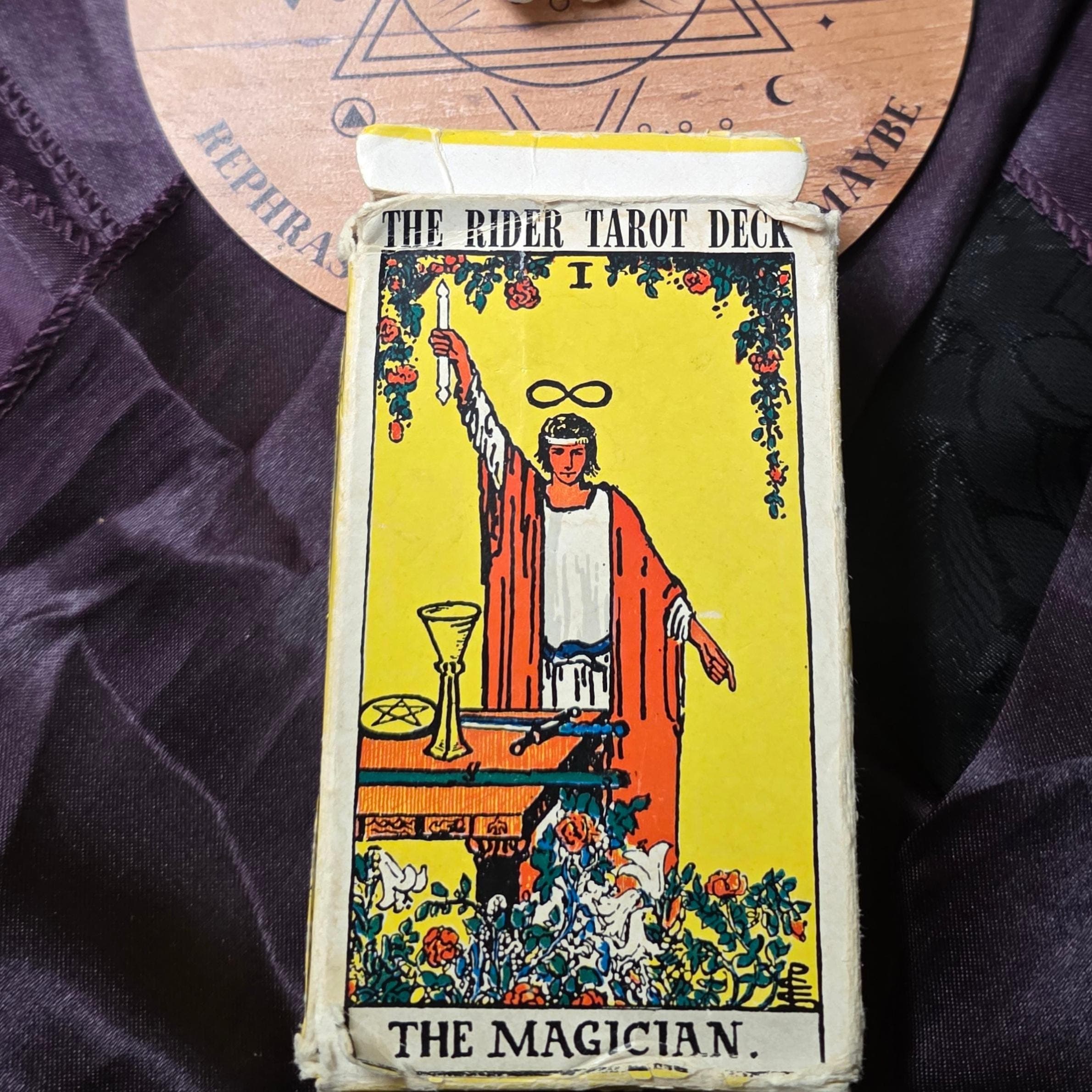 Venerable 1971 Rider Tarot Deck — Rare Blue Plaid Backs — Authentic Swiss-Print - Thumbnail 3