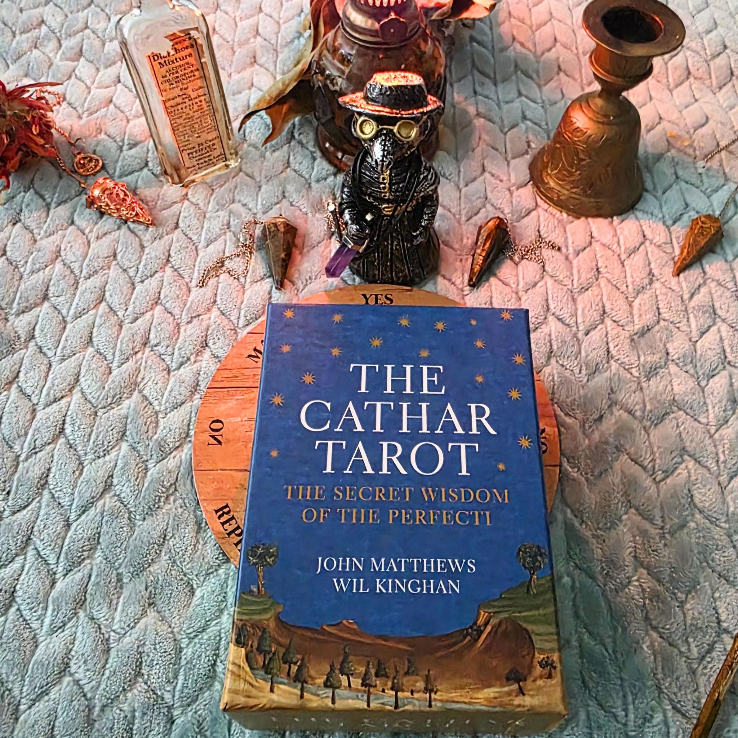 Cathar Tarot Deck and Guidebook, Gnostic Gilded Tarot, John Matthews, Wil Kinghan - Thumbnail 10