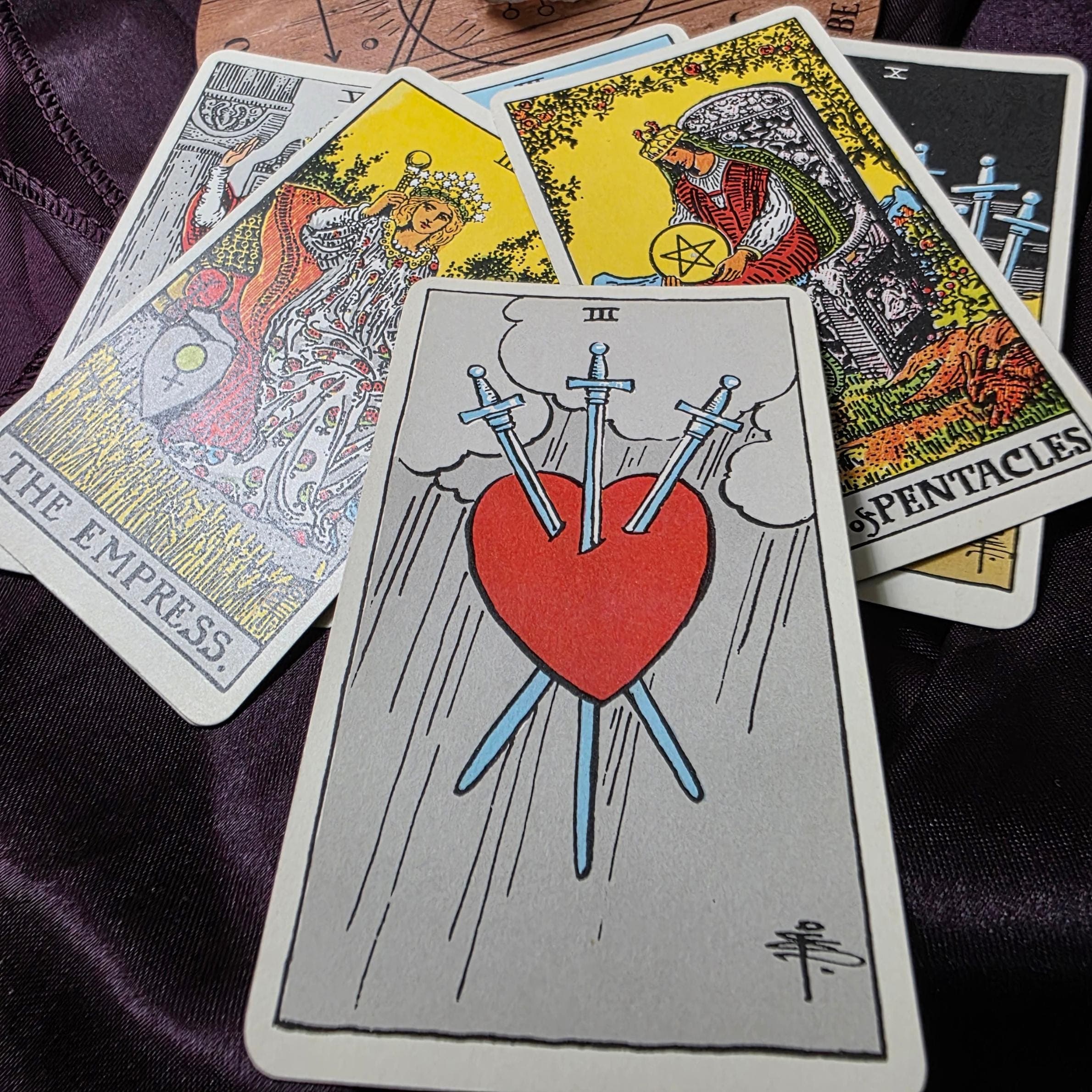 Venerable 1971 Rider Tarot Deck — Rare Blue Plaid Backs — Authentic Swiss-Print - Thumbnail 8