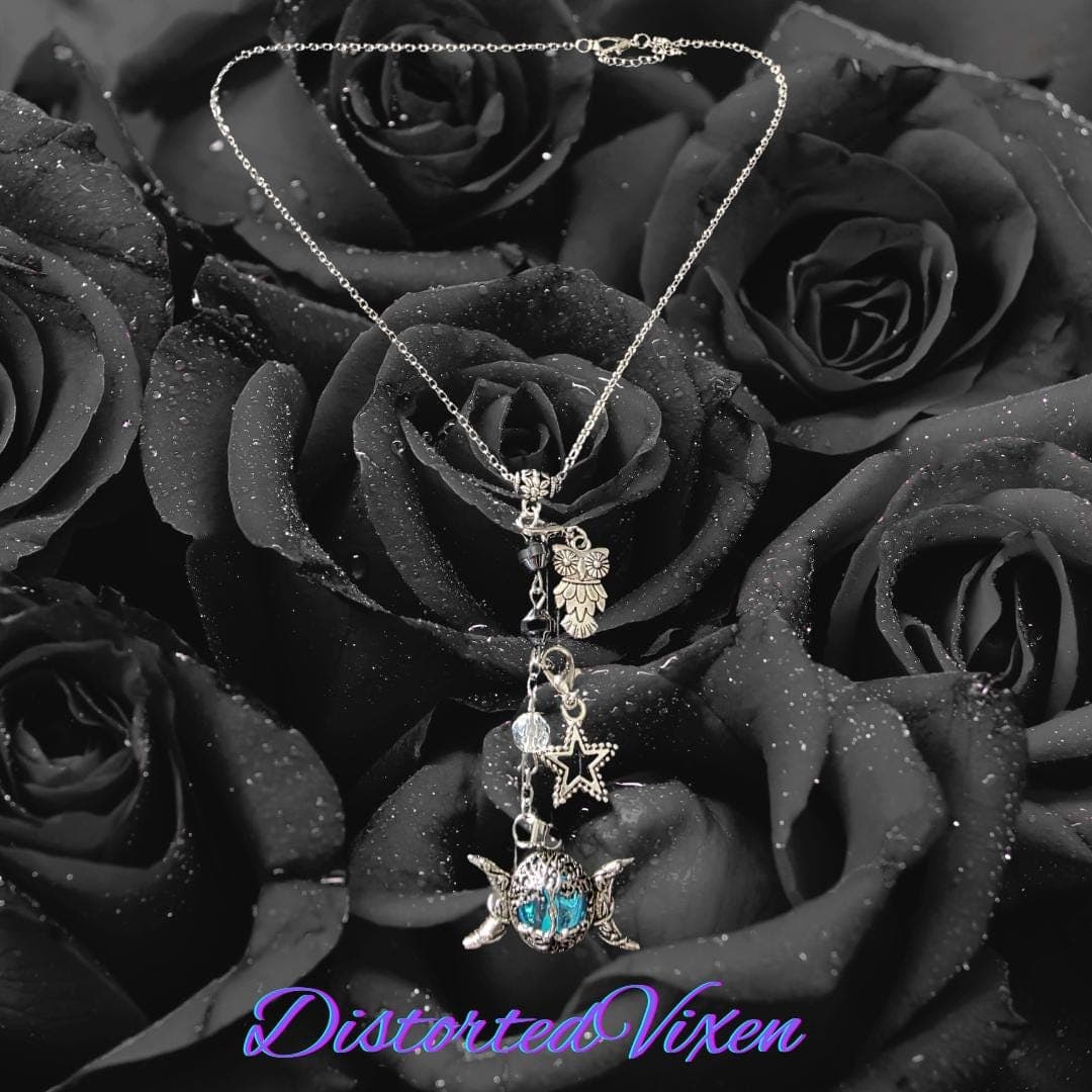 Triple Moon Goddess Necklace with Hematite - Gothic Ritual Jewelry Gift - Thumbnail 6