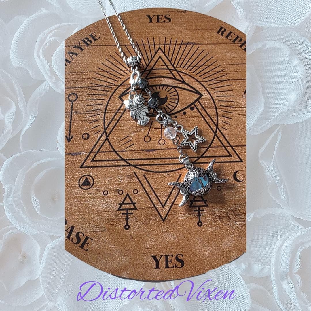 Triple Moon Goddess Necklace with Hematite - Gothic Ritual Jewelry Gift - Thumbnail 2