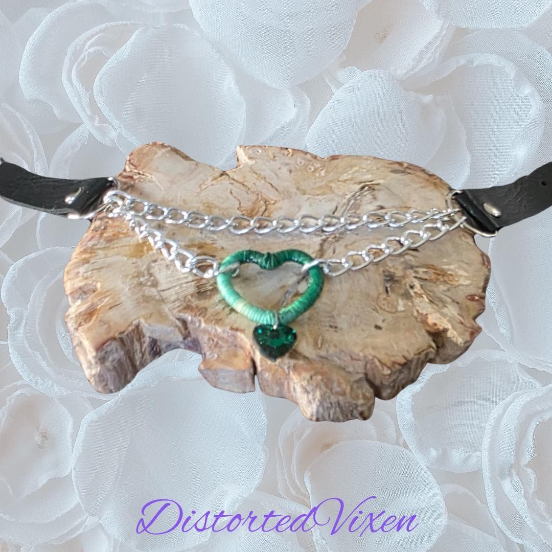 Green Heart Faux Leather Choker – Emerald Crystal Charm, Punk Jewelry - Thumbnail 2