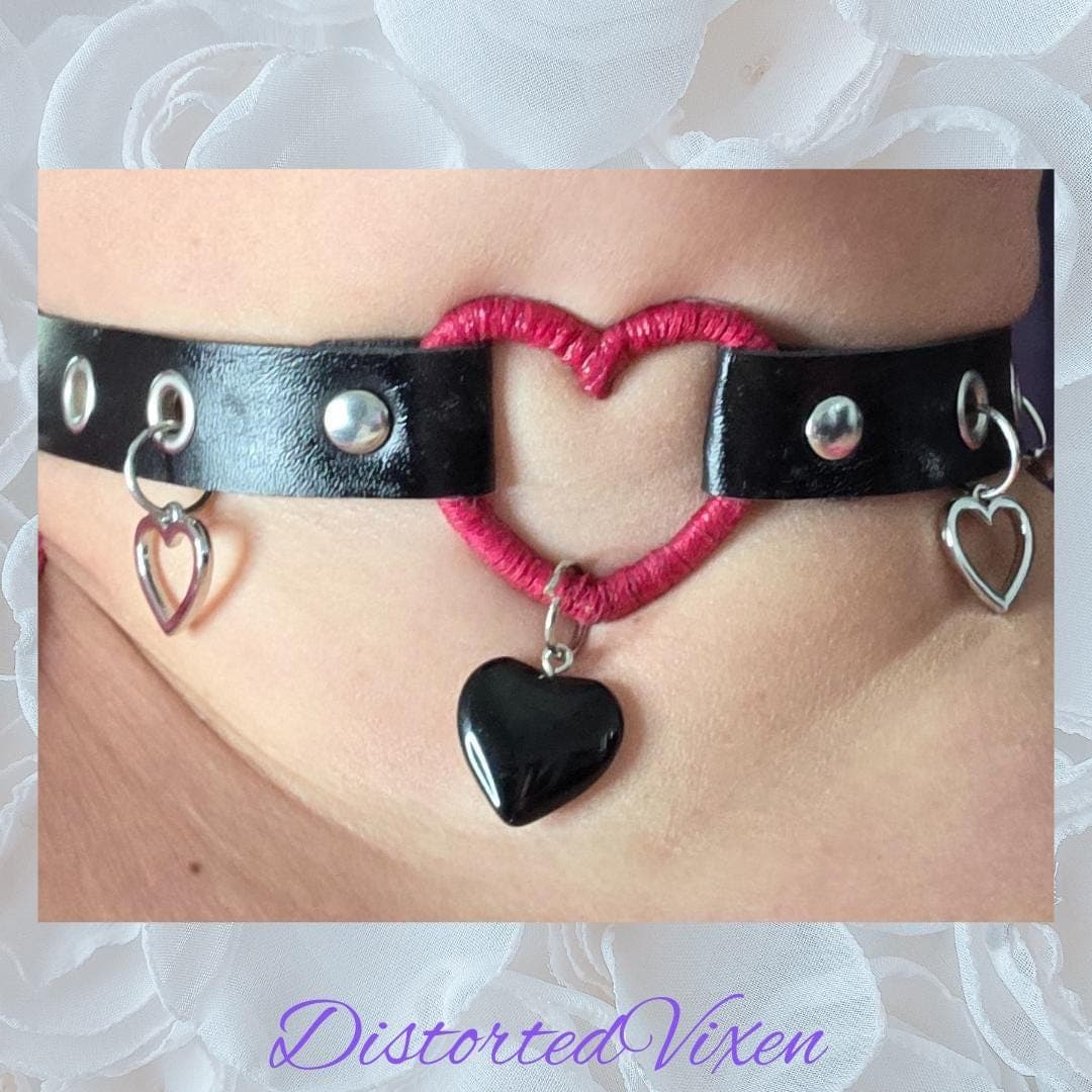 Red Wrapped Heart Choker – Handmade Gothic Heart Charm Collar - Thumbnail 2