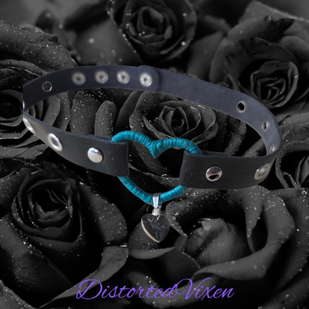 Smoky Crystal Heart Choker – Black Faux Leather, Teal Wrapped Heart - Thumbnail 2