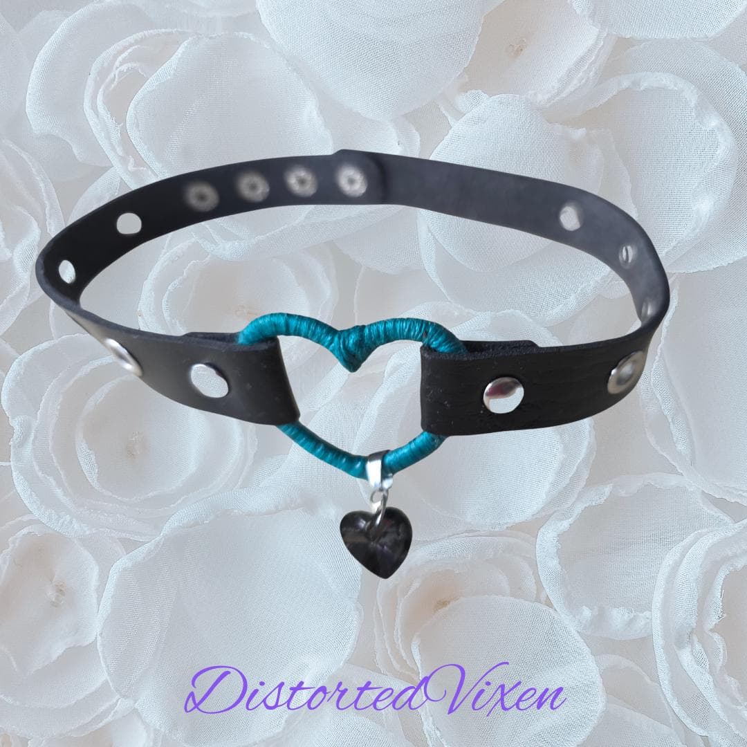 Smoky Crystal Heart Choker – Black Faux Leather, Teal Wrapped Heart - Thumbnail 3